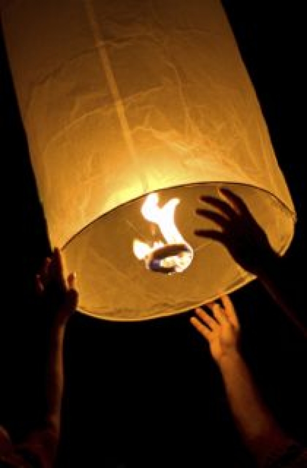 Council calls for sky lanterns debate